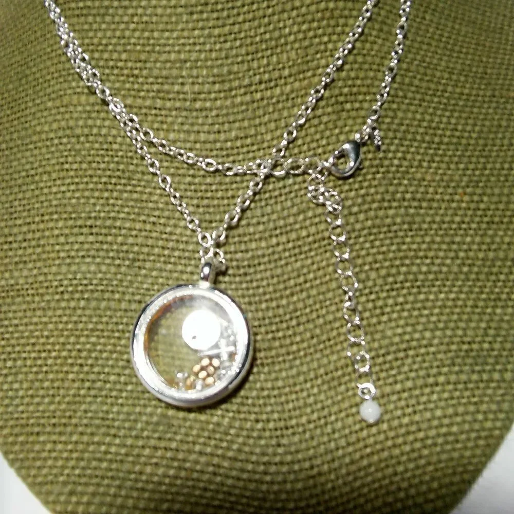 Women`s silver tone charm faceted faith cross neck